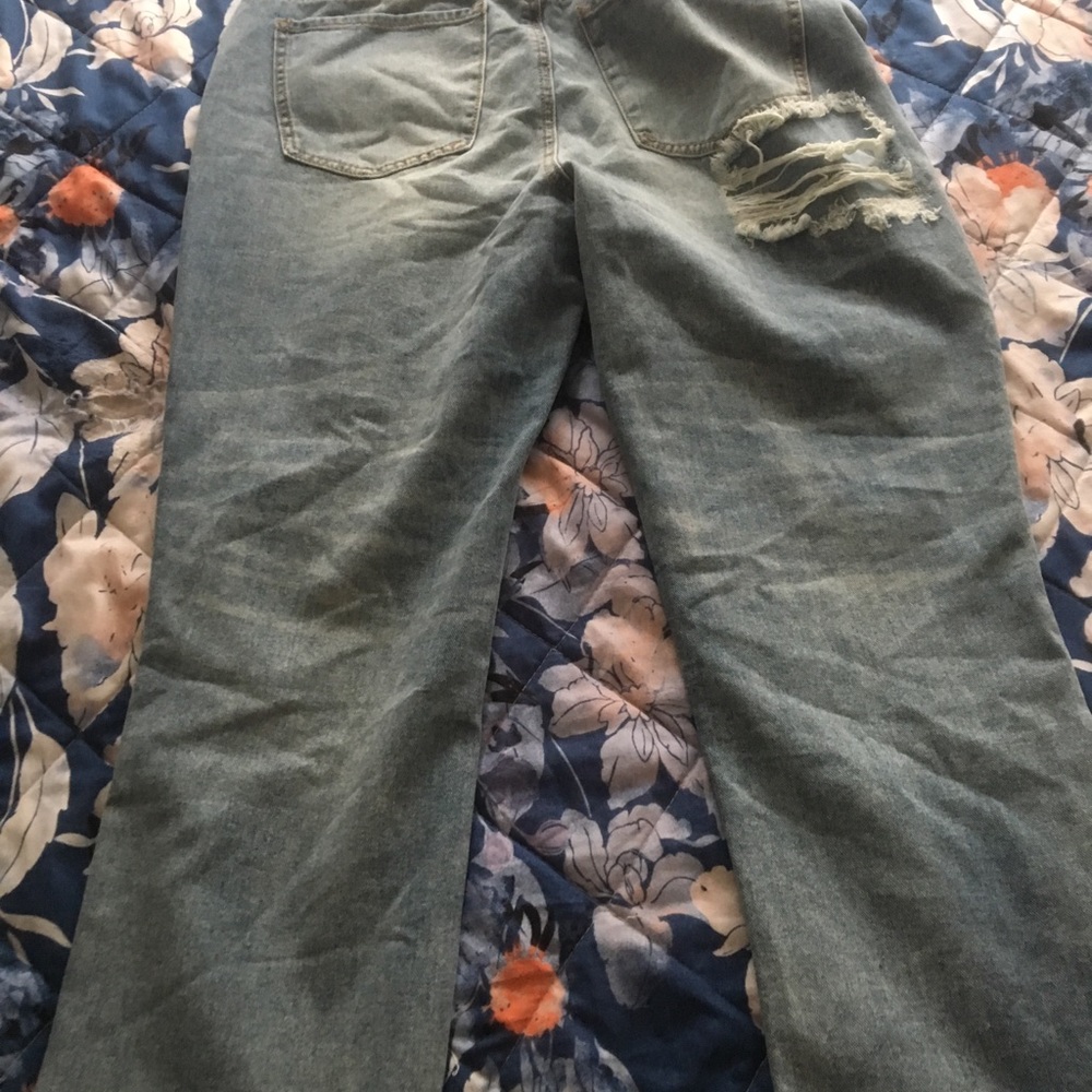 Destroyed Jeans